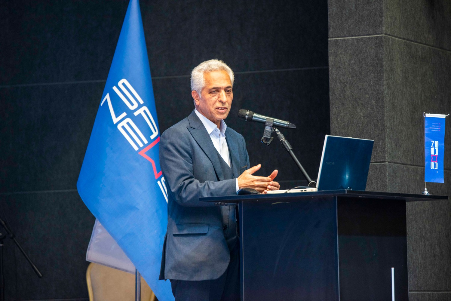 حضور بنیان‌گذار دانشگاه معماری و هنر پارس در همایش سازندگان